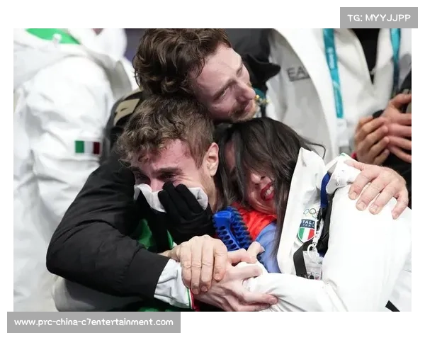 冬奥双金得主法国选手西蒙夺冠后做噤声手势回应盗窃罪争议